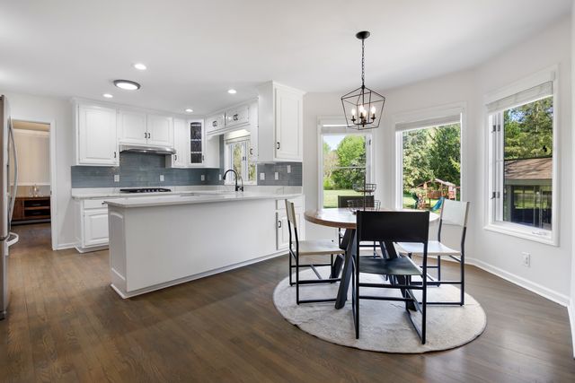 6N131 Old Homestead Road, St. Charles, IL 60175