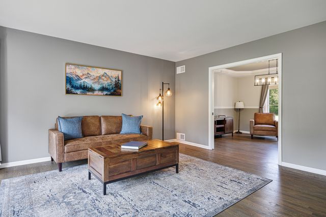 6N131 Old Homestead Road, St. Charles, IL 60175