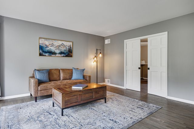 6N131 Old Homestead Road, St. Charles, IL 60175