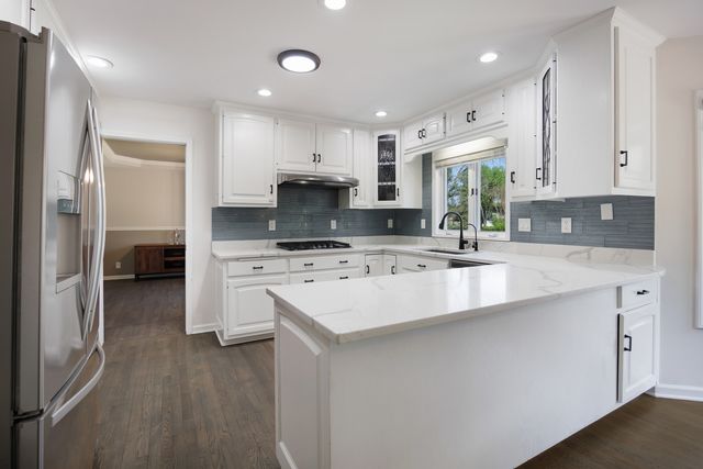6N131 Old Homestead Road, St. Charles, IL 60175