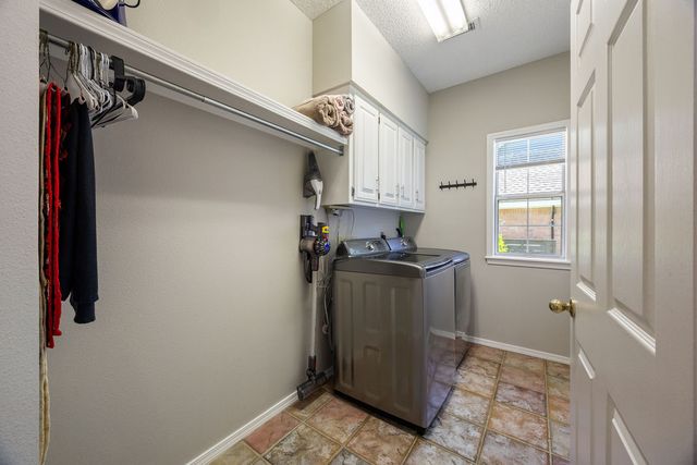 3383 N Southridge Drive, Fayetteville, AR 72703