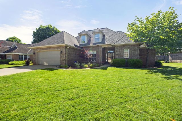 3383 N Southridge Drive, Fayetteville, AR 72703