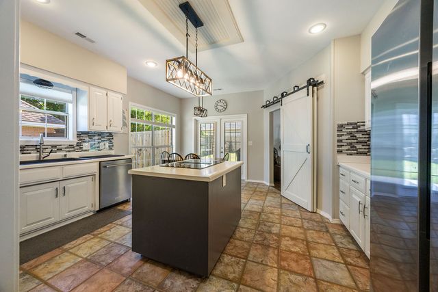 3383 N Southridge Drive, Fayetteville, AR 72703