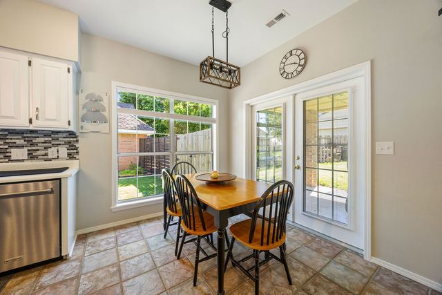 3383 N Southridge Drive, Fayetteville, AR 72703