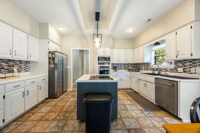 3383 N Southridge Drive, Fayetteville, AR 72703