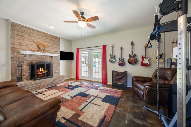 3383 N Southridge Drive, Fayetteville, AR 72703