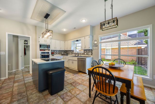 3383 N Southridge Drive, Fayetteville, AR 72703