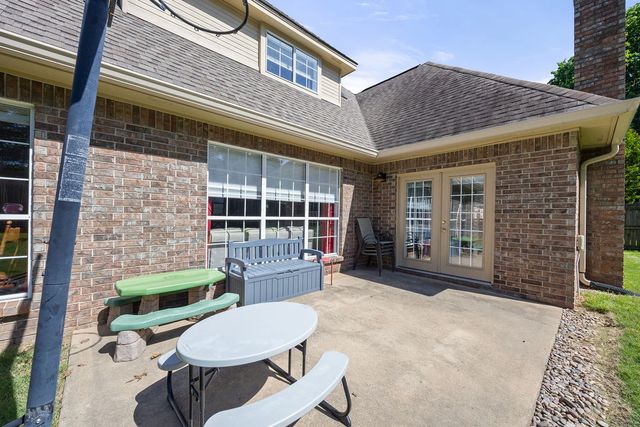 3383 N Southridge Drive, Fayetteville, AR 72703