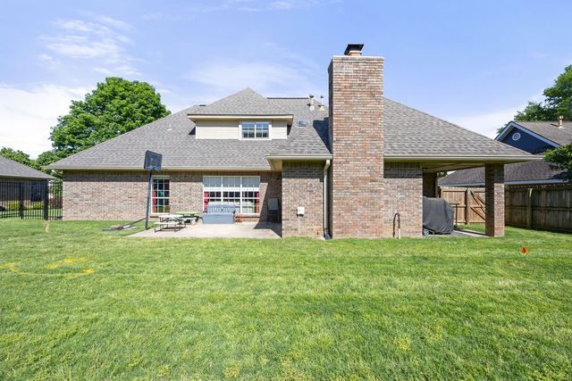 3383 N Southridge Drive, Fayetteville, AR 72703