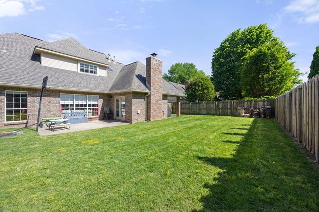 3383 N Southridge Drive, Fayetteville, AR 72703