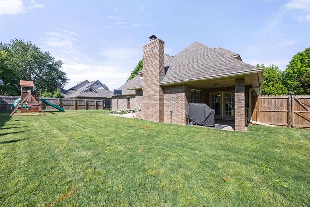 3383 N Southridge Drive, Fayetteville, AR 72703
