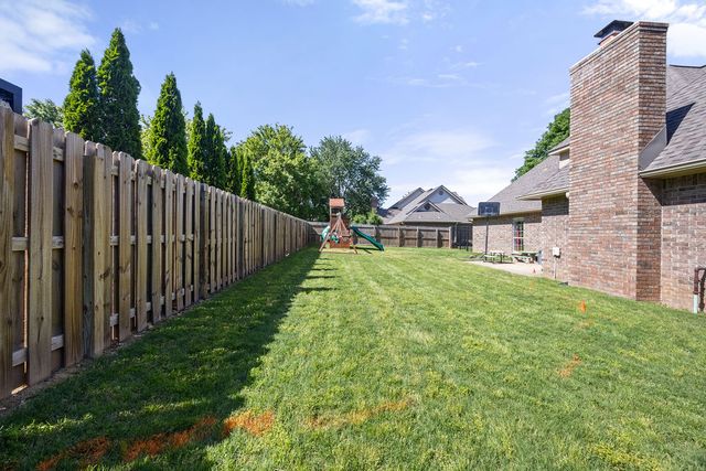 3383 N Southridge Drive, Fayetteville, AR 72703