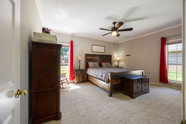 3383 N Southridge Drive, Fayetteville, AR 72703