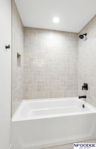 12620 S 78 Avenue, Papillion, NE 68046