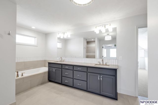 12620 S 78 Avenue, Papillion, NE 68046