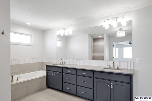 12620 S 78 Avenue, Papillion, NE 68046