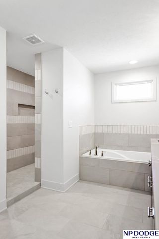 12620 S 78 Avenue, Papillion, NE 68046