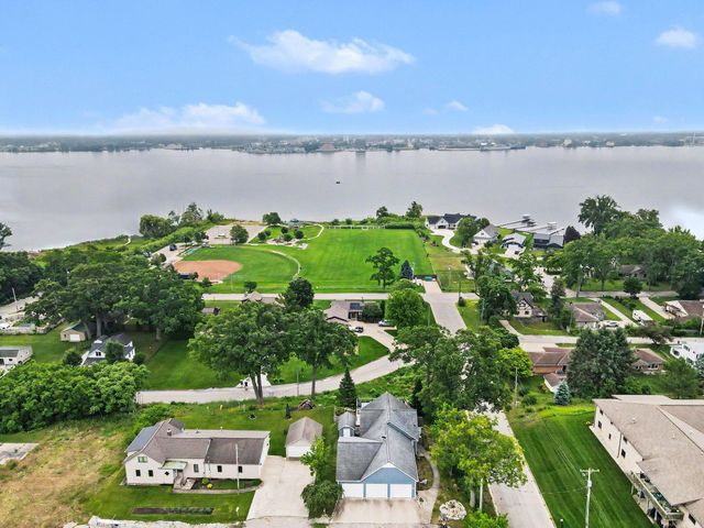 1102 Central Avenue, North Muskegon City, MI 49445