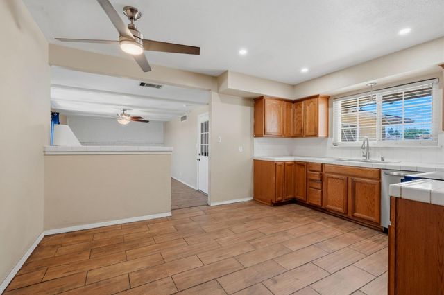 2519 E Buckingham Way, Fresno, CA 93726