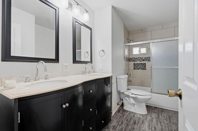 2519 E Buckingham Way, Fresno, CA 93726