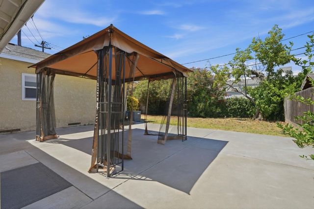 2519 E Buckingham Way, Fresno, CA 93726