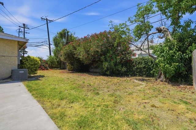 2519 E Buckingham Way, Fresno, CA 93726