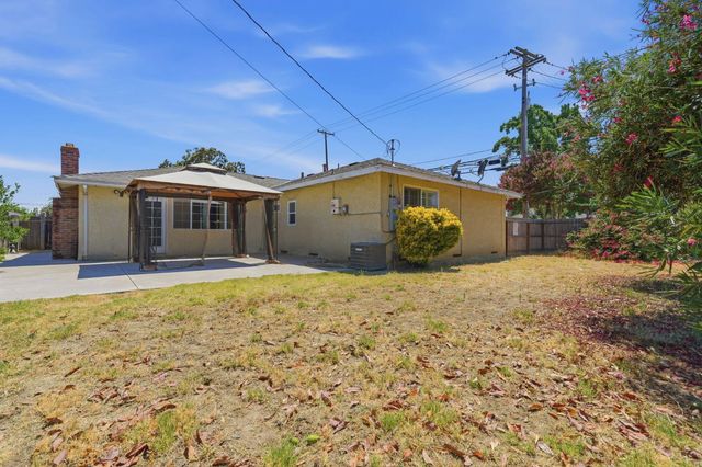 2519 E Buckingham Way, Fresno, CA 93726