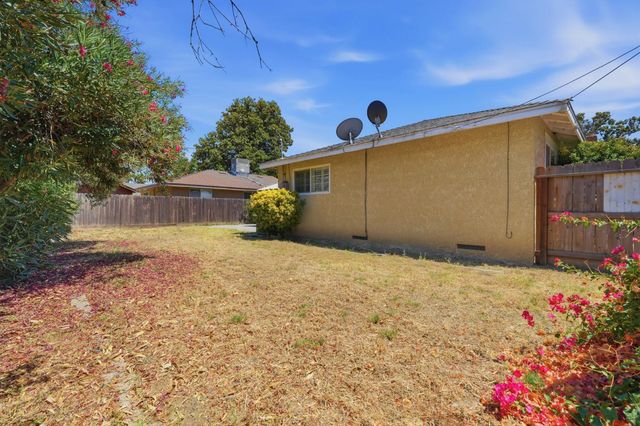 2519 E Buckingham Way, Fresno, CA 93726