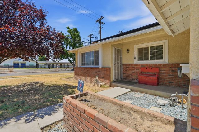 2519 E Buckingham Way, Fresno, CA 93726
