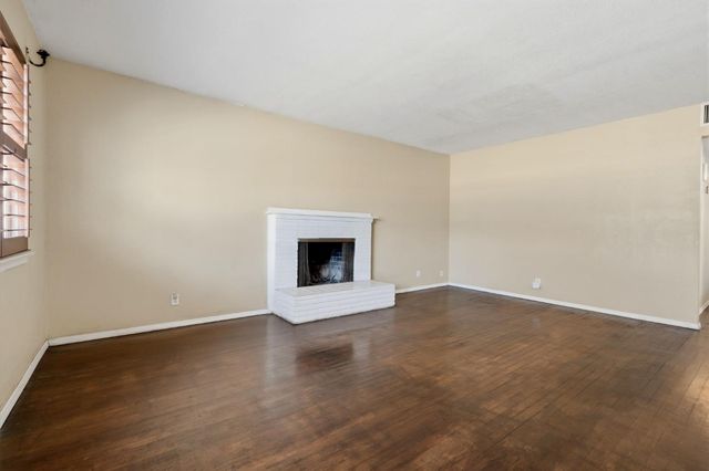 2519 E Buckingham Way, Fresno, CA 93726
