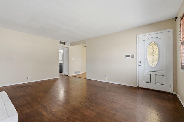 2519 E Buckingham Way, Fresno, CA 93726
