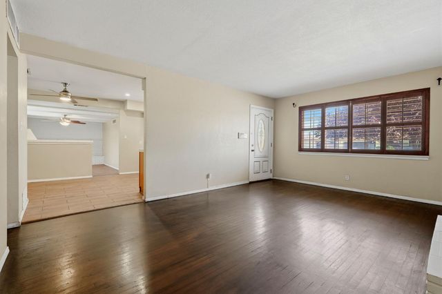 2519 E Buckingham Way, Fresno, CA 93726