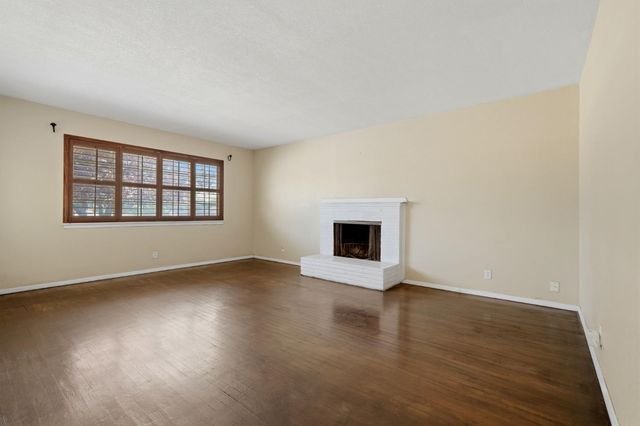 2519 E Buckingham Way, Fresno, CA 93726