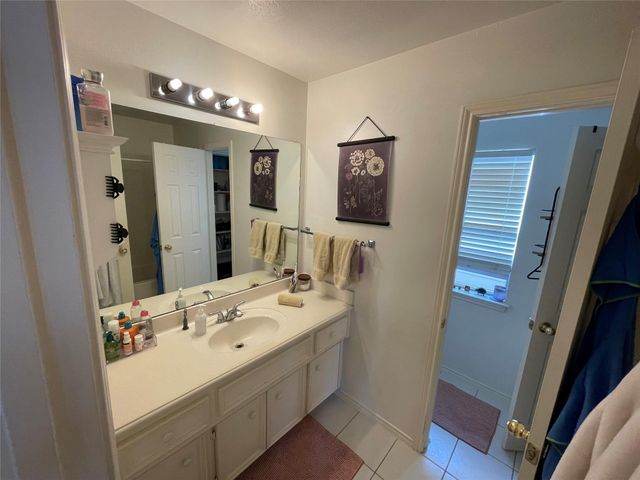 718 Redwing Park Drive, Houston, TX 77009