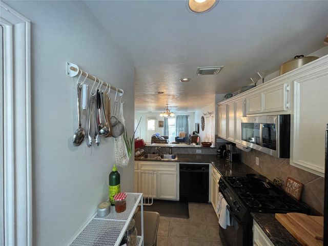 718 Redwing Park Drive, Houston, TX 77009