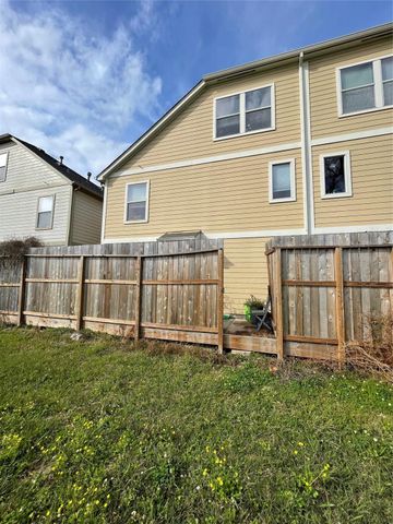 718 Redwing Park Drive, Houston, TX 77009