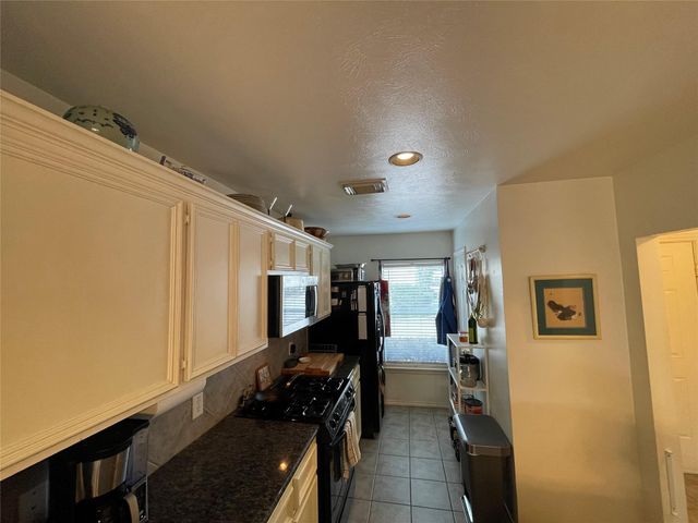 718 Redwing Park Drive, Houston, TX 77009