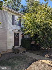 2176 S GLEBE RD, Arlington, VA 22204