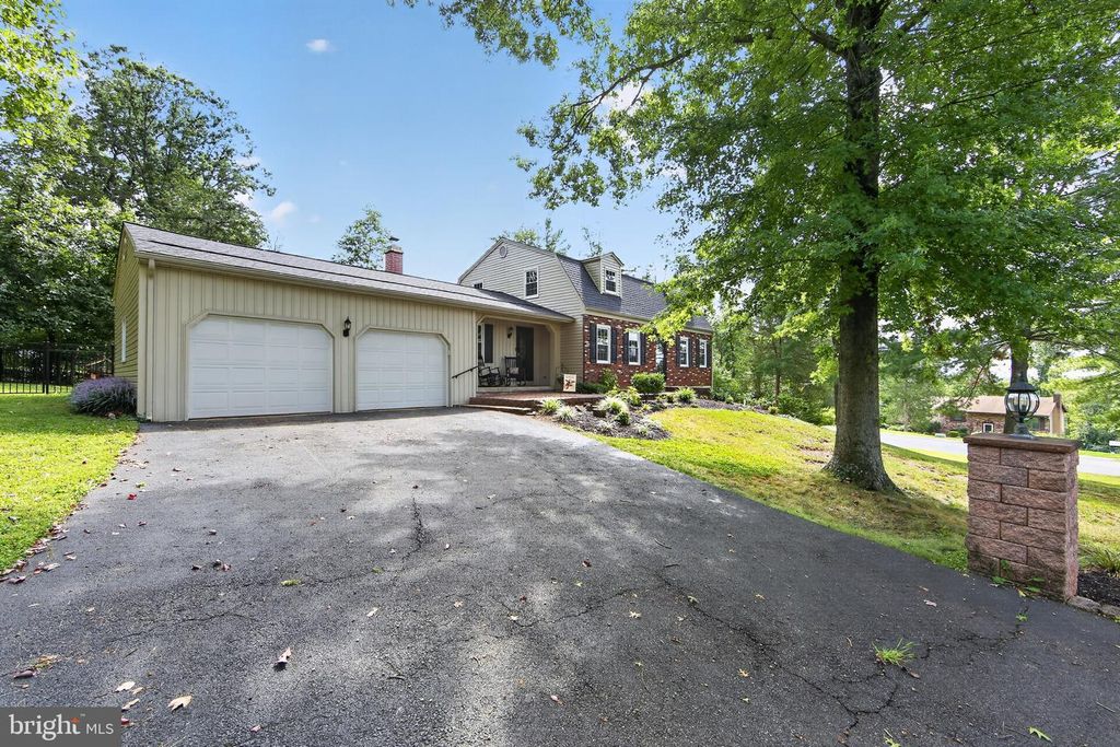 809 GABRIEL CT, POTTSTOWN, PA 19464 — exterior