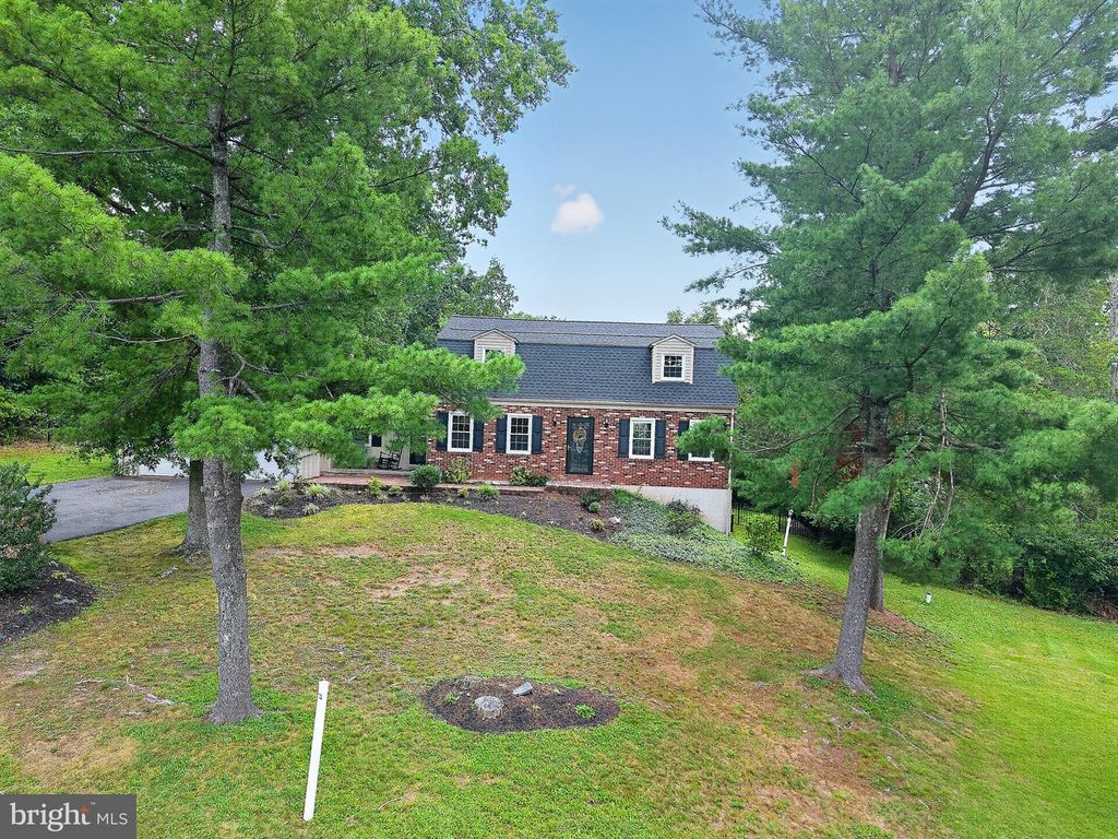 809 GABRIEL CT, POTTSTOWN, PA 19464 — photo 4