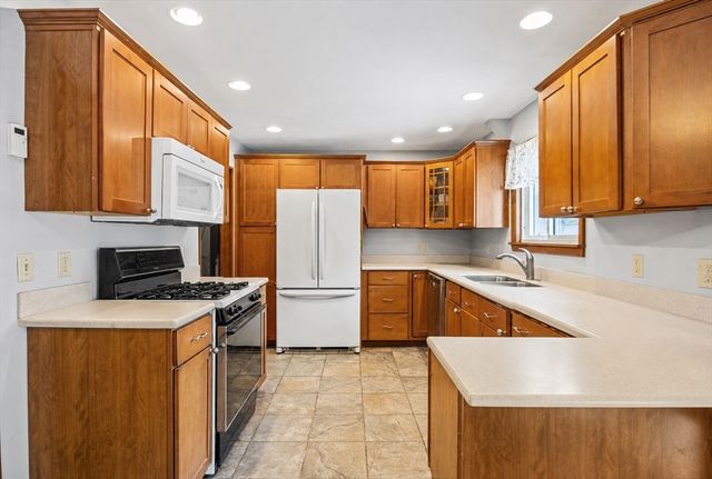 55 Evans St, Somerset, MA 02726