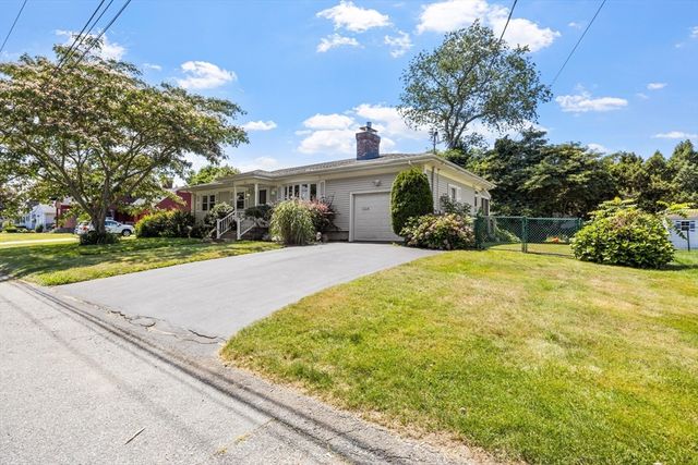 55 Evans St, Somerset, MA 02726
