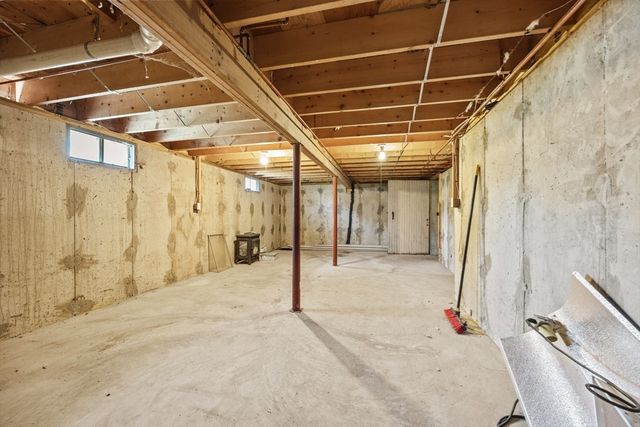 55 Evans St, Somerset, MA 02726