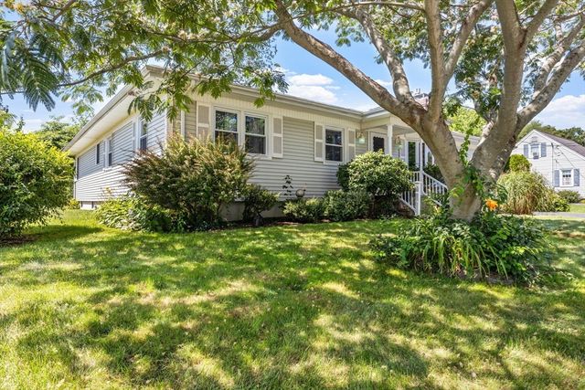55 Evans St, Somerset, MA 02726