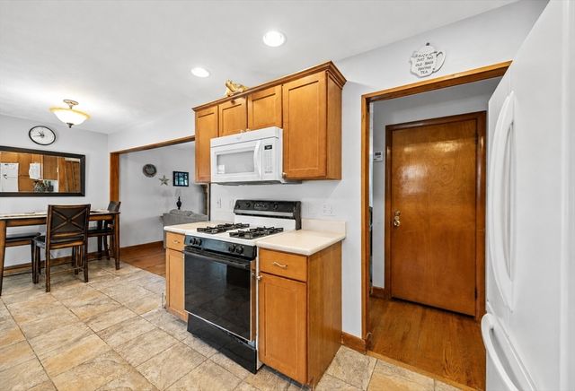 55 Evans St, Somerset, MA 02726
