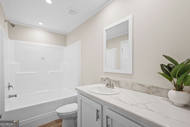 4030 Lake Mayers Road, Baxley, GA 31513