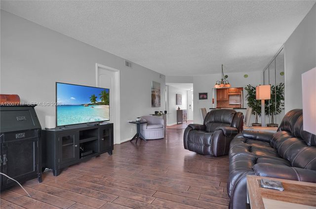 8941 S Hollybrook Blvd 203, Pembroke Pines, FL 33025