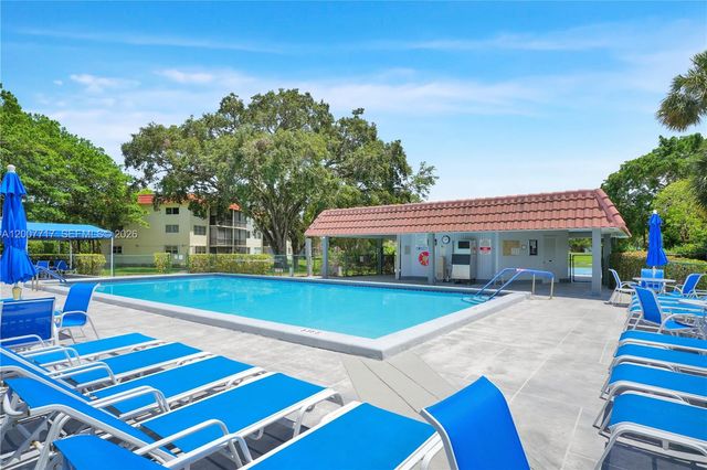 8941 S Hollybrook Blvd 203, Pembroke Pines, FL 33025