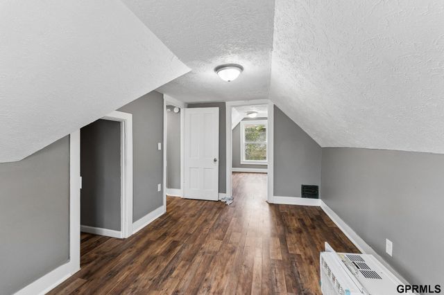 3010 Seward Street, Omaha, NE 68111