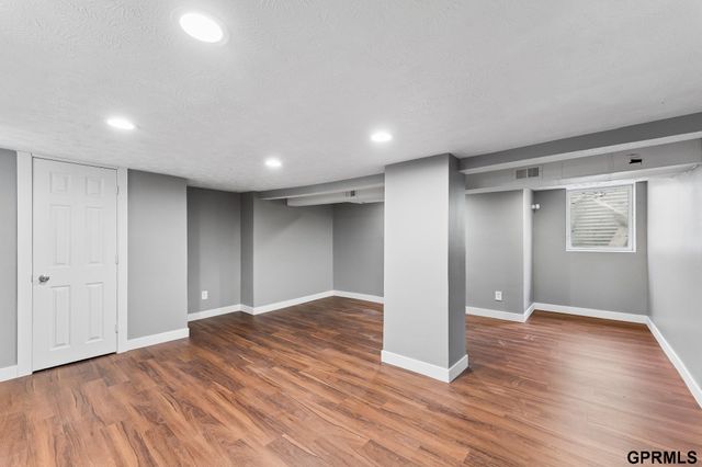 3010 Seward Street, Omaha, NE 68111